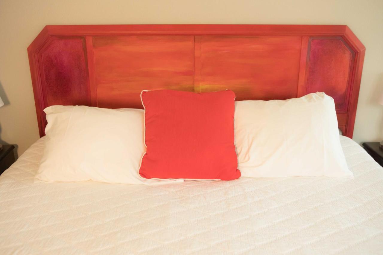 Sunny Side Cottages Bed & Breakfast 3*