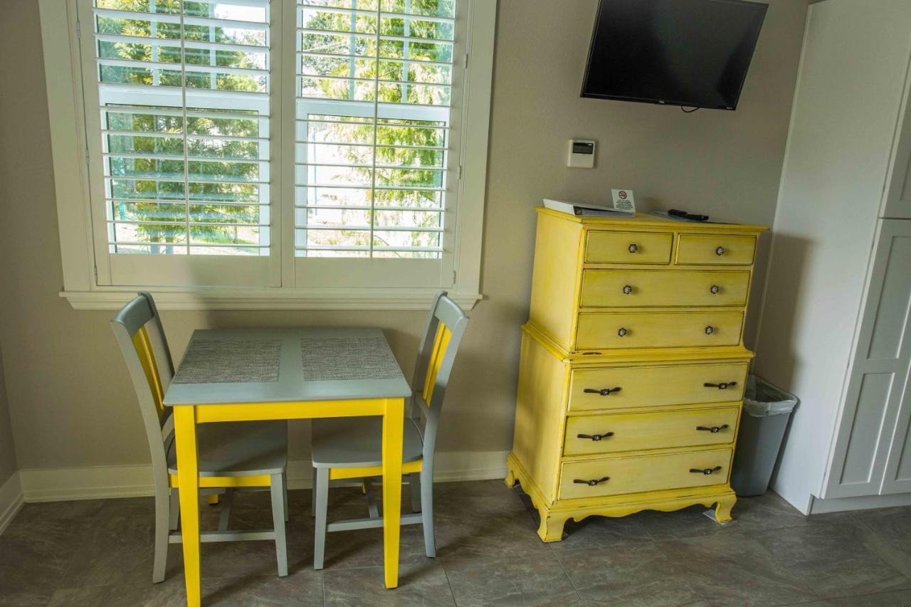 Sunny Side Cottages Bed & Breakfast