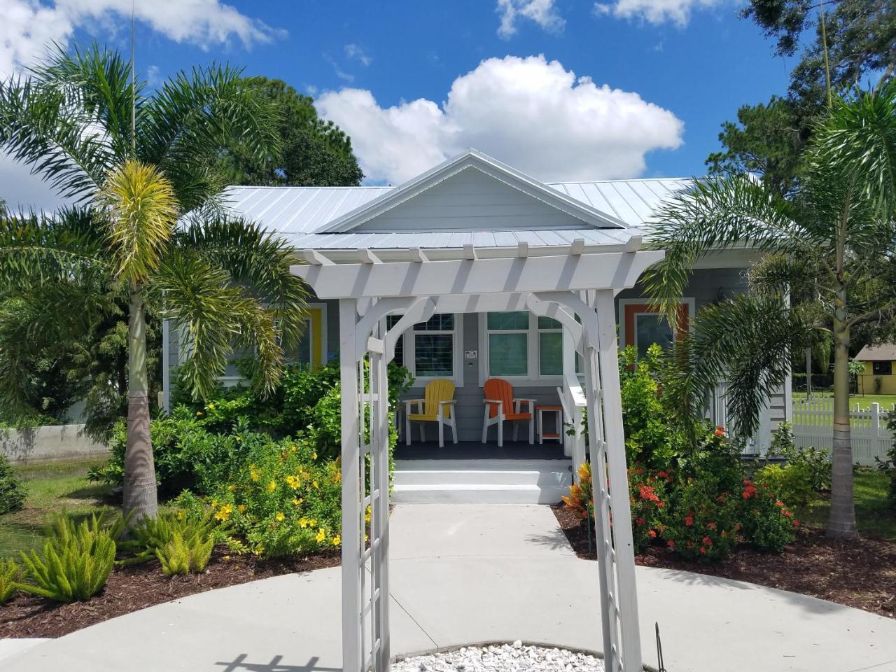 Sunny Side Cottages Bed & Breakfast 3*